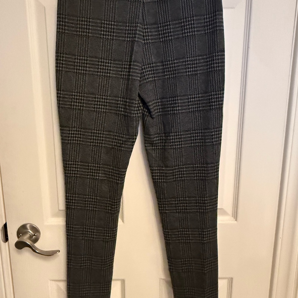 Tahari Gray Plaid Leggings